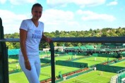 petra-kvitova-smile-wimbledon-2014-all-white-grass-off-court
